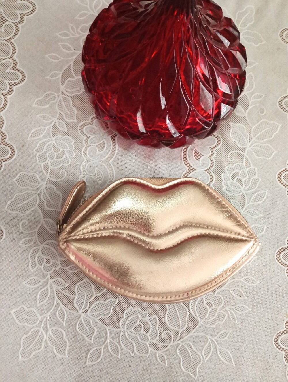 NWOT Victoria's Secret Metallic Gold Lips Cosmetic/Coin Purse